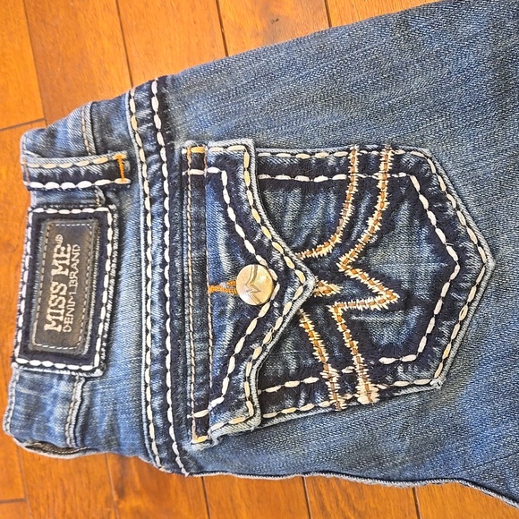 Miss Me Blue Jeans with Embellished Pockets 28 X 31 - Picture 2 of 6